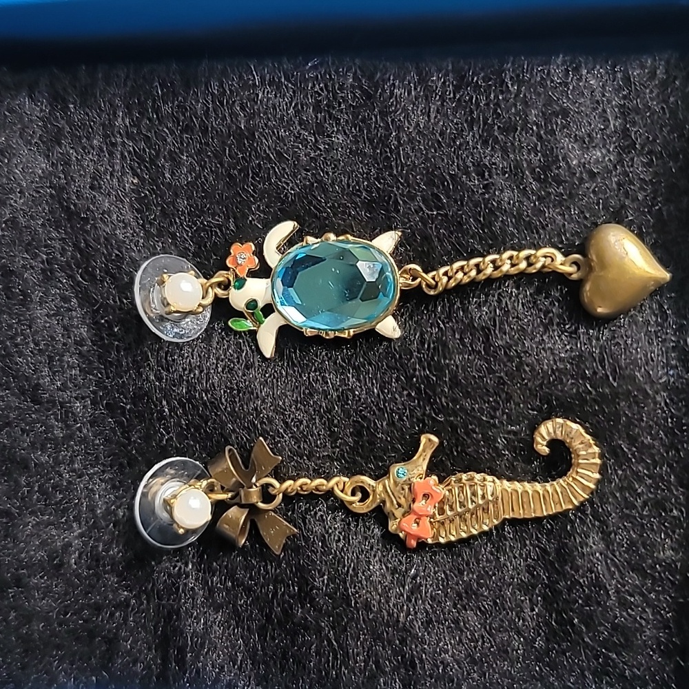 Betsey Johnson earings seahorse turtle